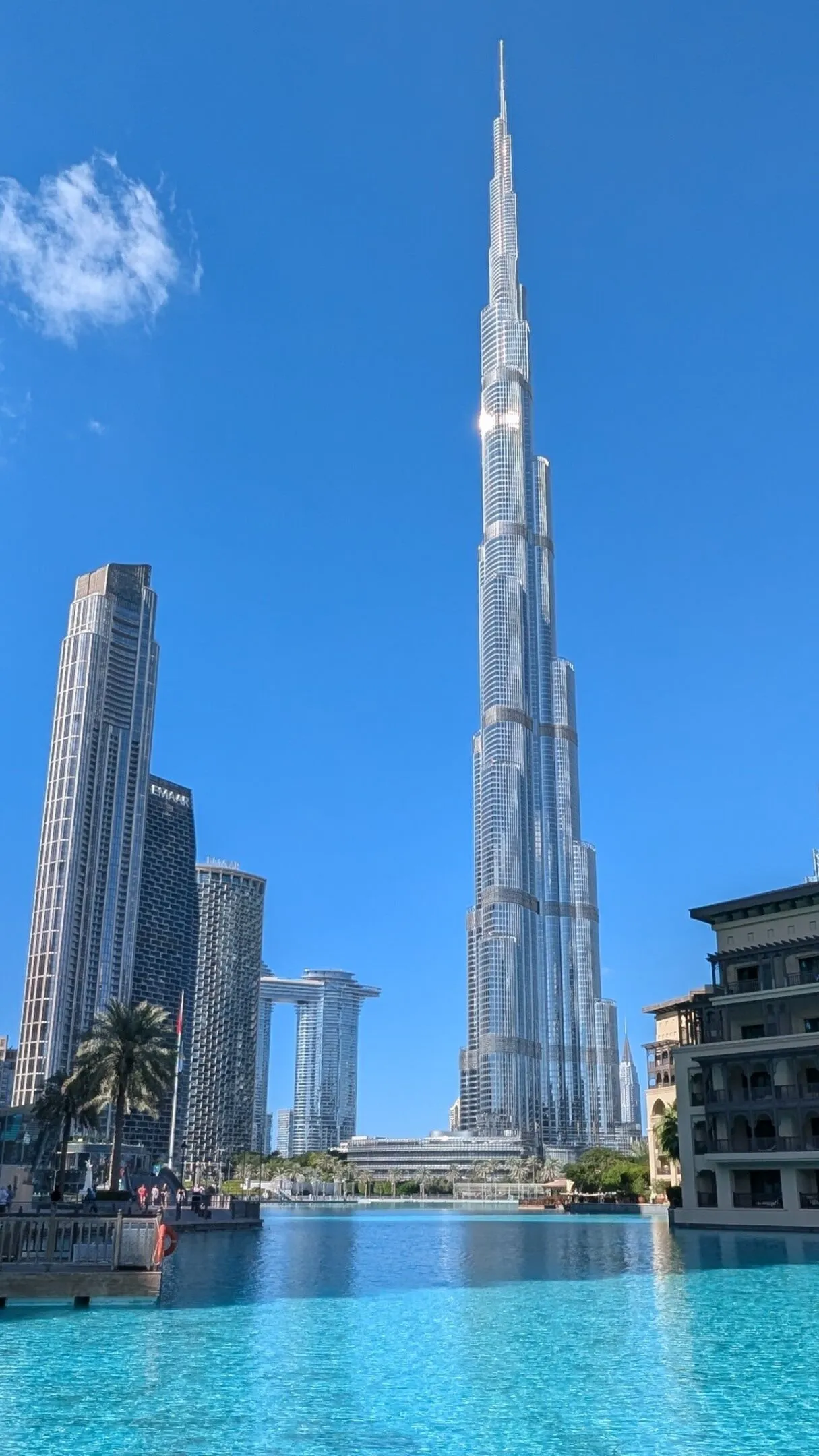 Invest in Dubai Real Estate - Mobile Showcase
